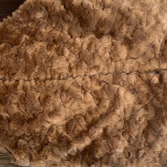 Faux Fur Vest ! - Picture 2 of 3